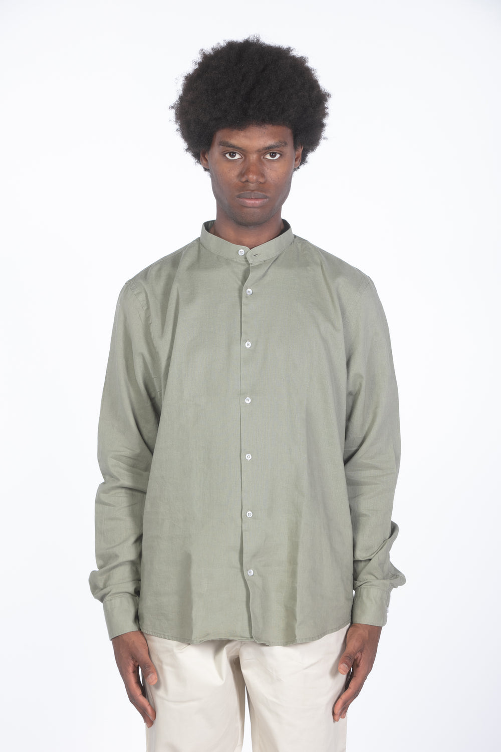 Camicia con colletto a fascetta verde militare