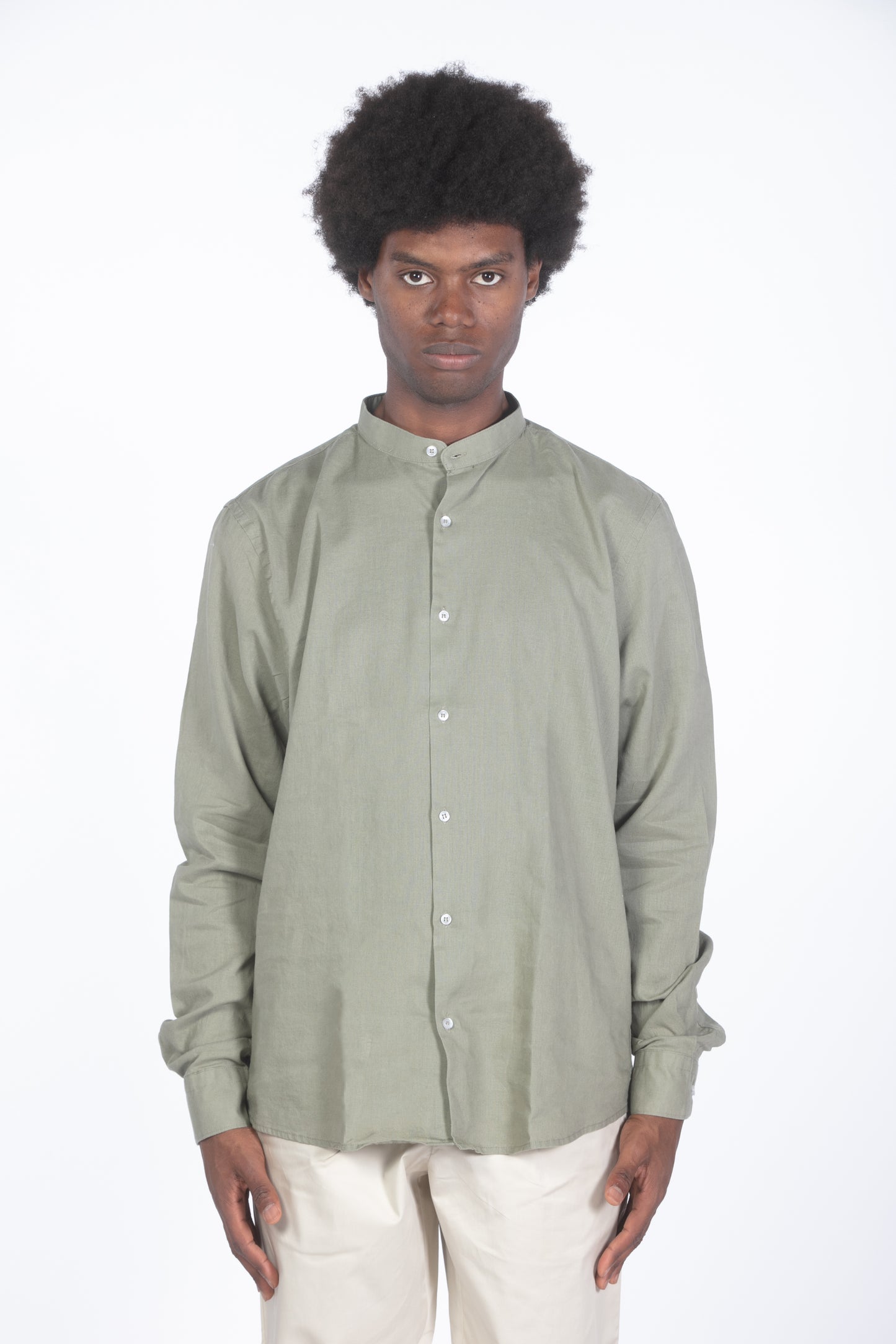 Camicia con colletto a fascetta verde militare