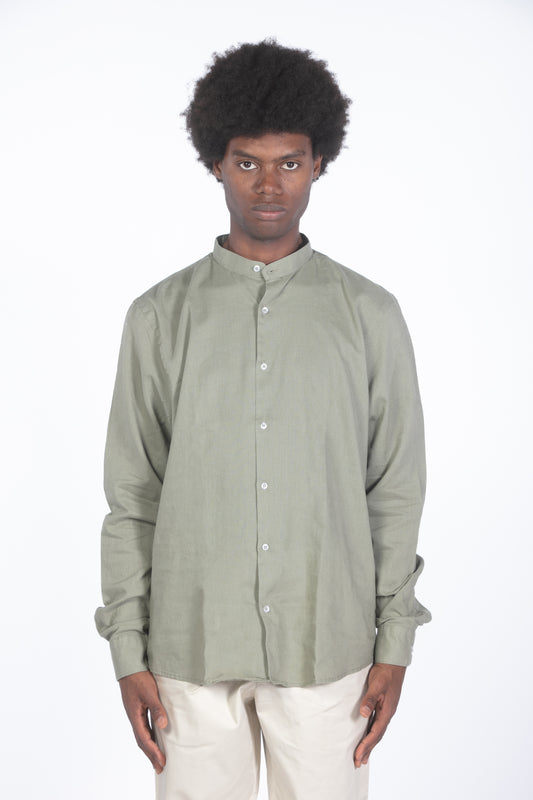 Camicia con colletto a fascetta verde militare