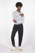 Pantalone con pieghe blu