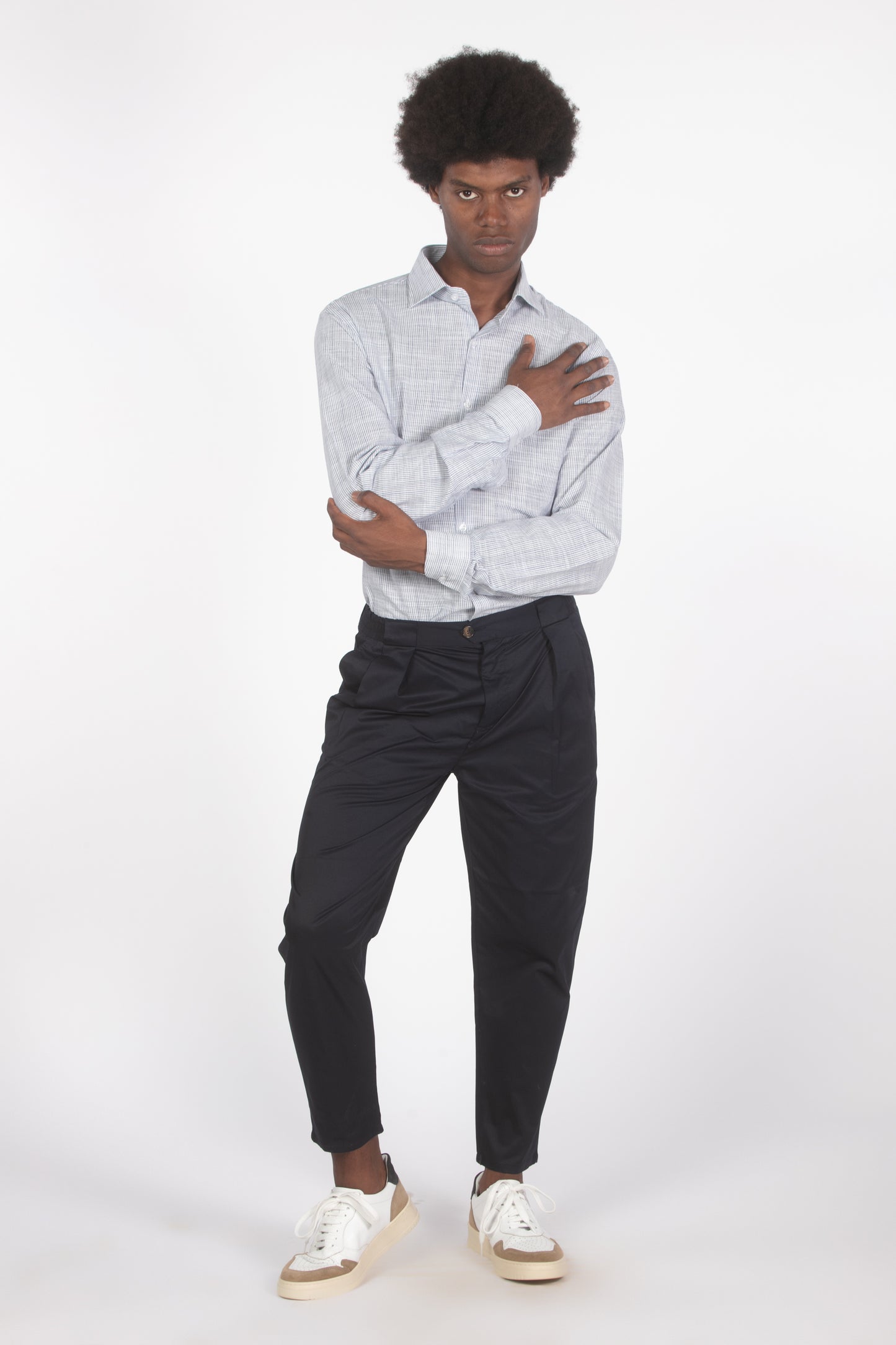 Pantalone con pieghe blu
