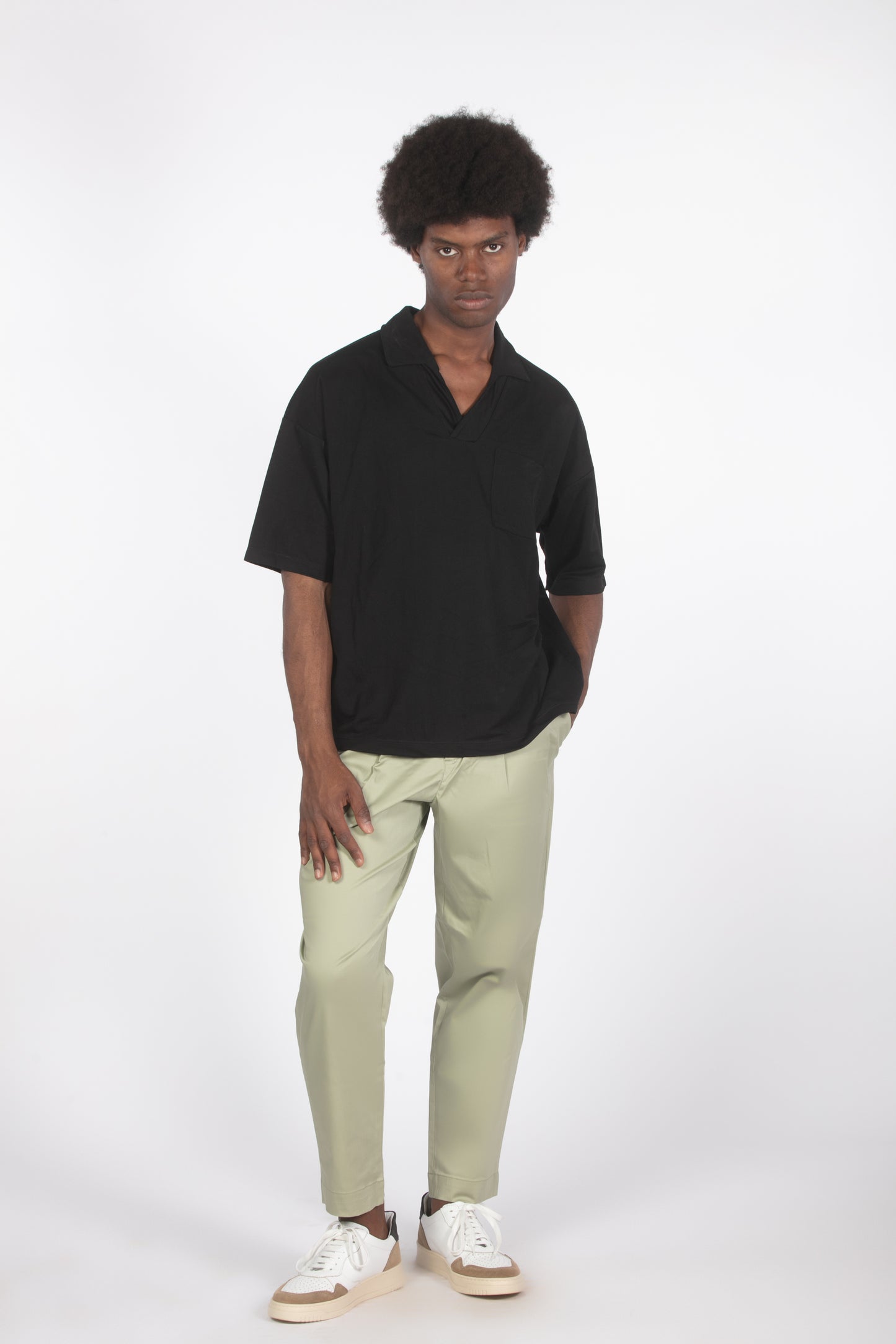 Polo con taschino nero