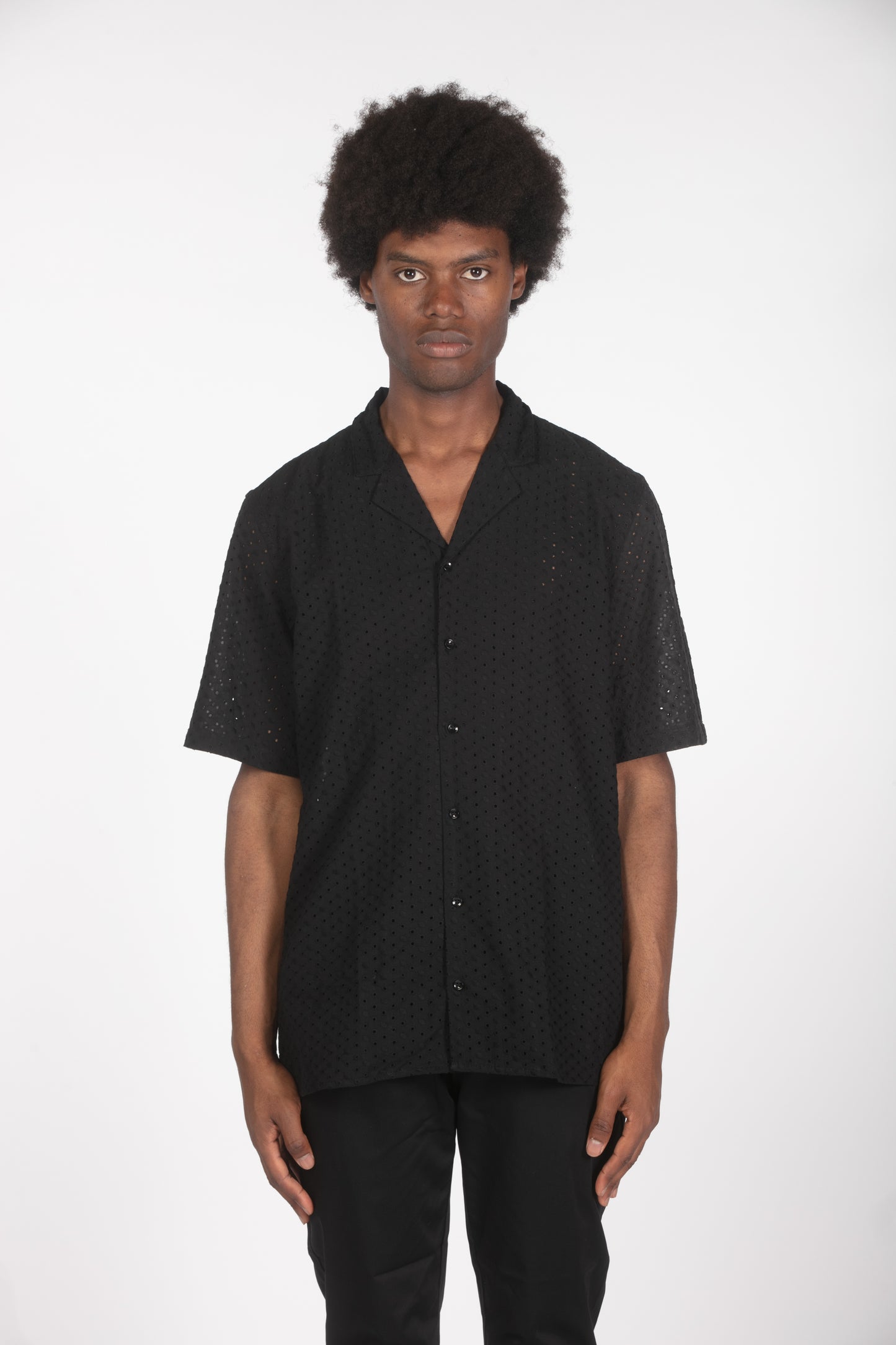 Camicia mm nera con ricamo traforato