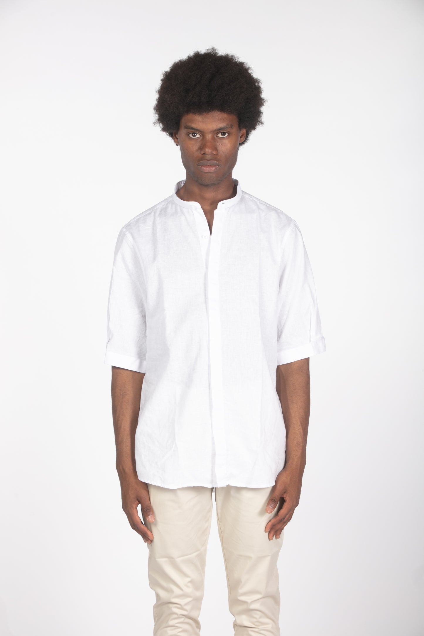 Camicia lino con colletto a fascetta bianco