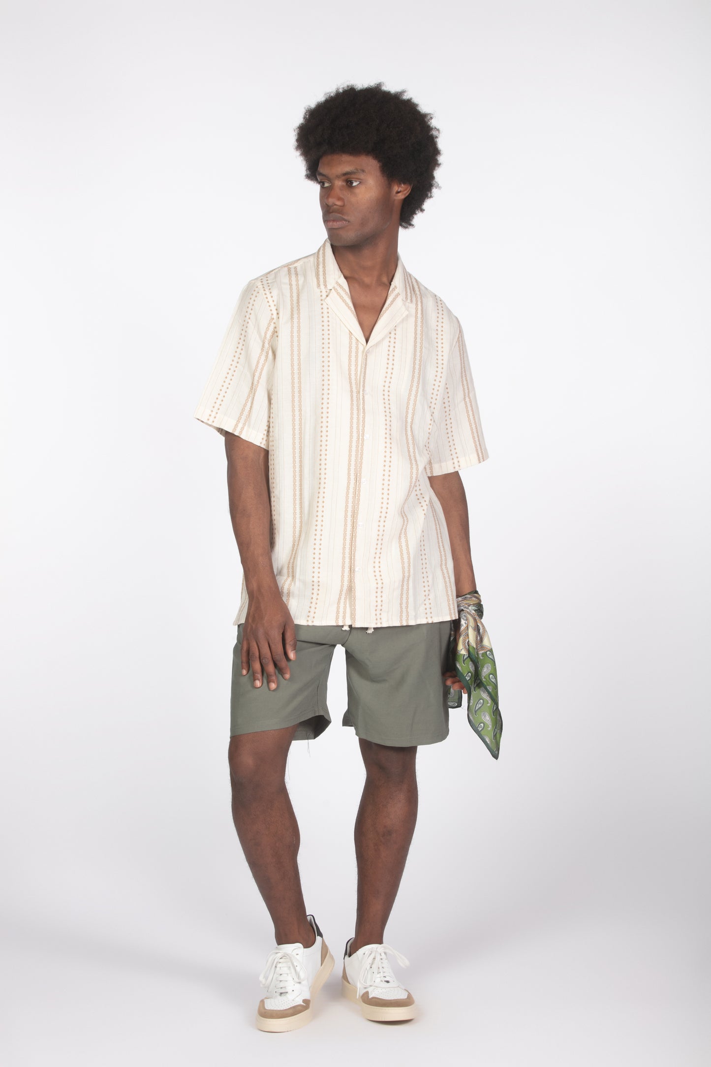 Camicia colletto bowling ricamo beige