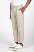 Pantalone con pieghe beige
