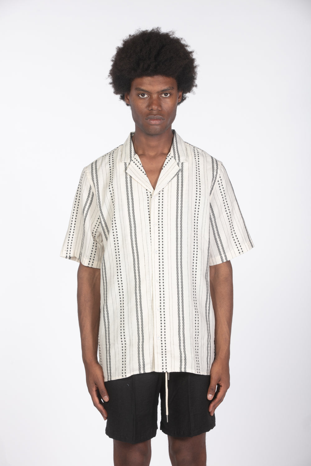 Camicia colletto bowling ricamo nero