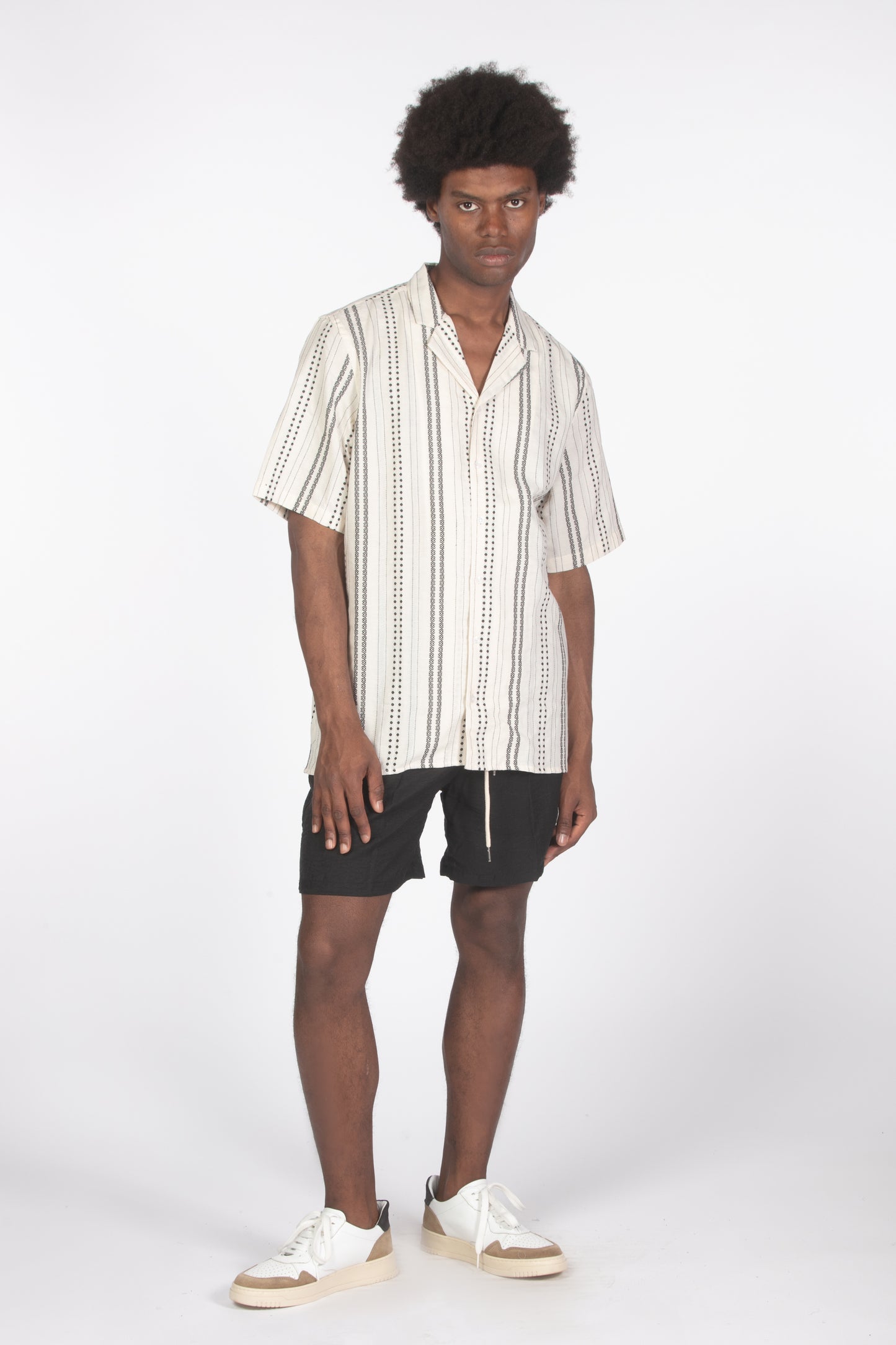 Camicia colletto bowling ricamo nero