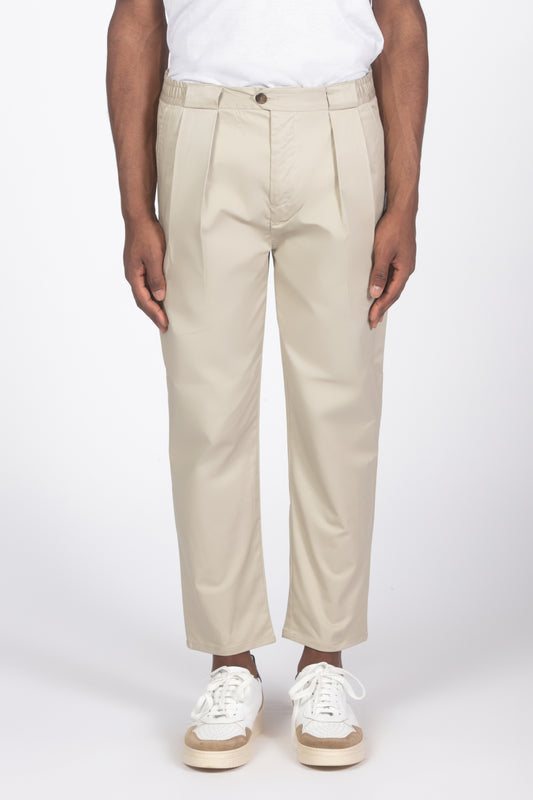 Pantalone con pieghe beige