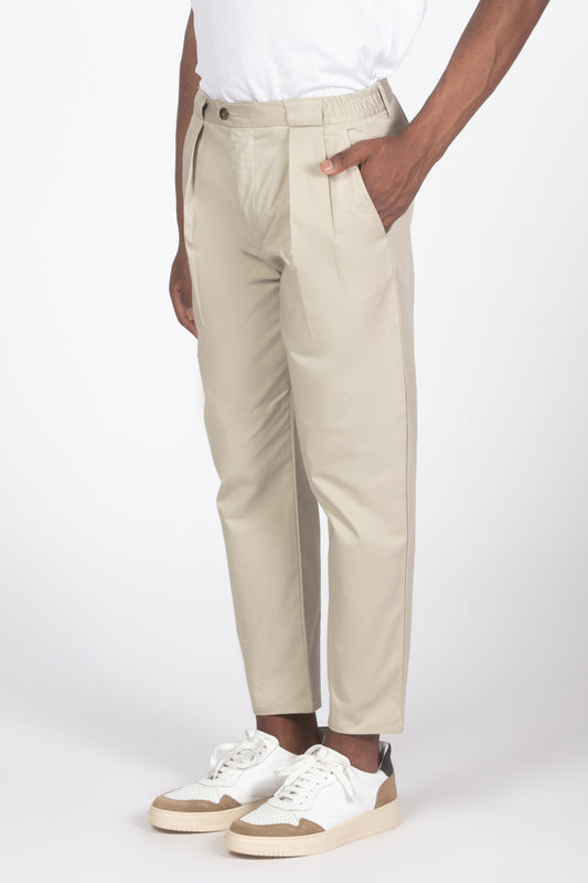 Pantalone con pieghe beige